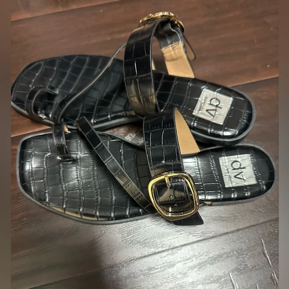 DV by Dolce Vita - Makai Toe Loop Buckle Sandal - Picture 8 of 9